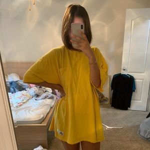 Vintage yellow pocket t